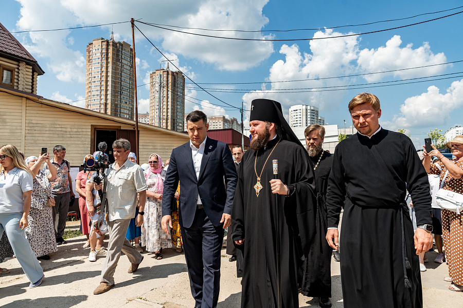 Освящение крестов для строящегося Никольского храма в микрорайоне Кузнечики города Подольска